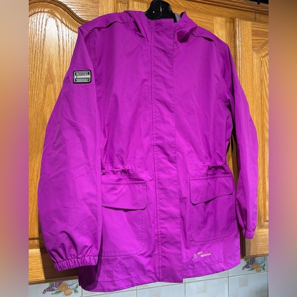 Misty Mountain Women's Waterproof Fuschia Rain Jacket Size Medium Like New - Picture 2 of 12